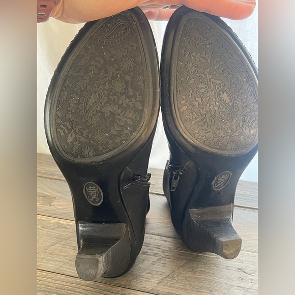 Sofft Black Leather Side Zip Ankle Booties Women's Size 8.5 - Picture 10 of 12